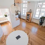 Modern Design Im Klassischem Altbau Apartment