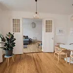 Modern Design Im Klassischem Altbau Apartment *