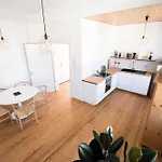 Apartment Modern Design Im Klassischem Altbau