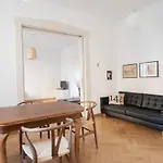 Modern Design Im Klassischem Altbau *