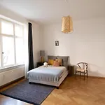 Modern Design Im Klassischem Altbau Apartment