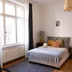 Modern Design Im Klassischem Altbau Apartment *