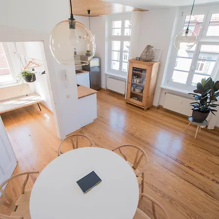 Modern Design Im Klassischem Altbau 公寓