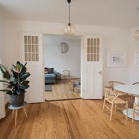 Modern Design Im Klassischem Altbau Appartement *