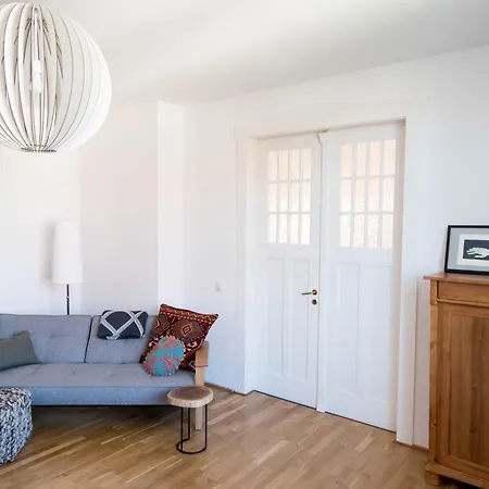 Appartamento Modern Design Im Klassischem Altbau *