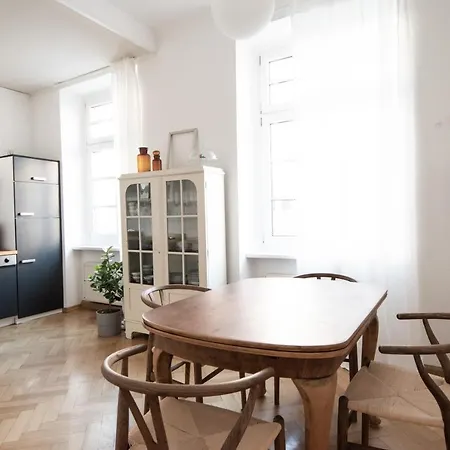 Modern Design Im Klassischem Altbau Appartement