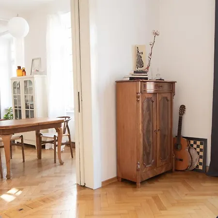 Modern Design Im Klassischem Altbau 魏玛