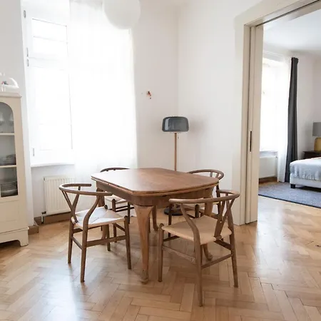 公寓 Modern Design Im Klassischem Altbau