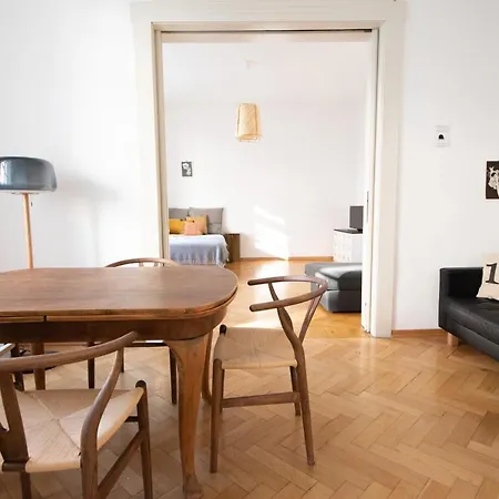 Appartamento Modern Design Im Klassischem Altbau *