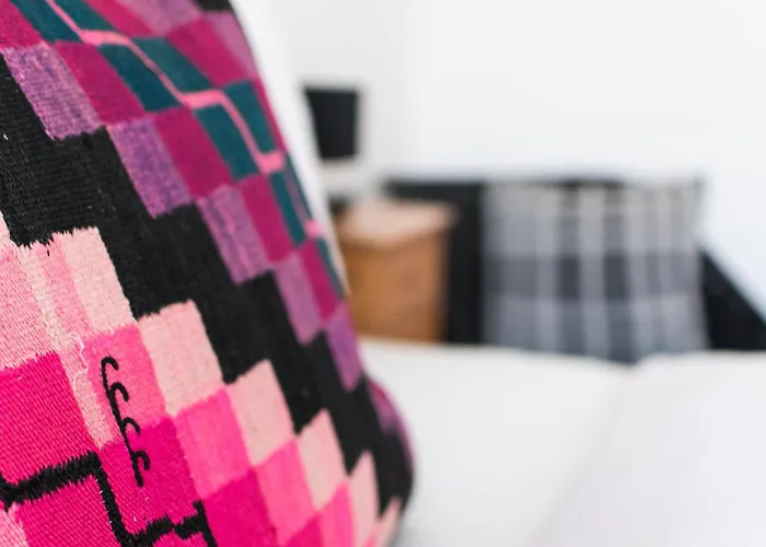 Modern Design Im Klassischem Altbau Appartement *