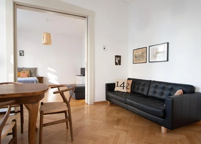 Modern Design Im Klassischem Altbau Appartement *