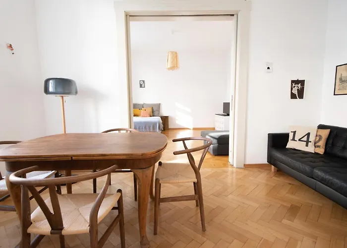 Appartement Modern Design Im Klassischem Altbau *